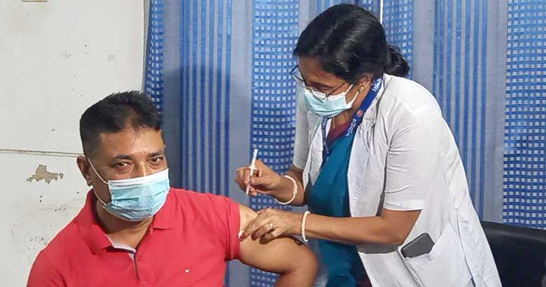 করোনা ভাইরাস প্রতিরোধে চসিকের টিকাদান শুরু