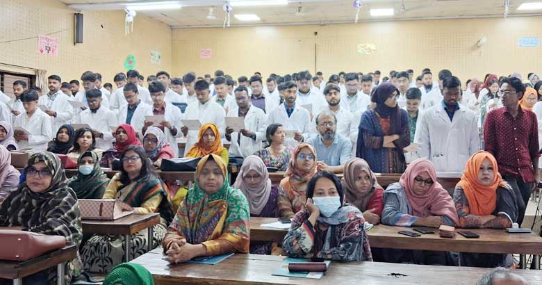 এমবিবিএস শিক্ষার্থীদের ওরিয়েন্টেশন সম্পন্ন
