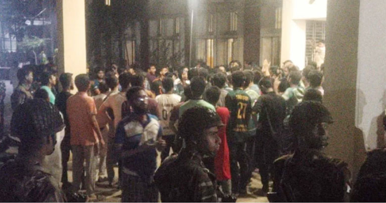 কুমিল্লা মেডিকেলে হার্ট অ্যাটাক করা রোগীর মৃত্যু, চিকিৎসকের উপর হামলা