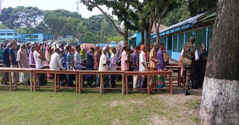 বগুড়ায় সেনাবাহিনীর ফ্রি মেডিকেল ক্যাম্পে ১০১০ জনকে সেবা প্রদান