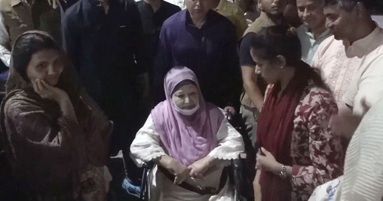 হাসপাতাল থেকে বাসায় ফিরেছেন খালেদা জিয়া