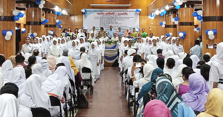 ‘সীমাবদ্ধতার মধ্যেই সেবা দিয়ে রোগীর মন জয় করতে হবে’
