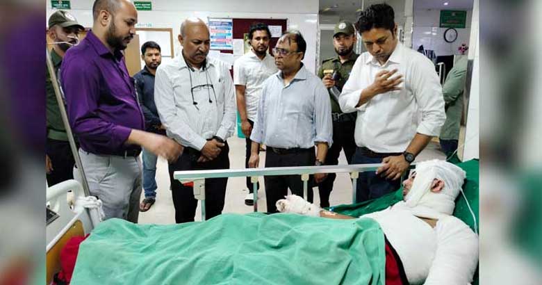 দগ্ধ রোগীদের স্বাস্থ্যসেবা পর্যবেক্ষণে স্বাস্থ্য মহাপরিচালক