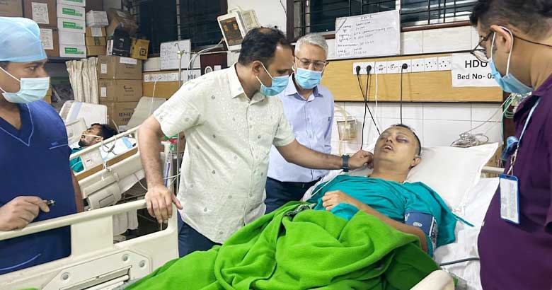 ইপিআই পরিদর্শনে যাওয়ার পথে সড়ক দুর্ঘটনায় আহত ডা. শংকর