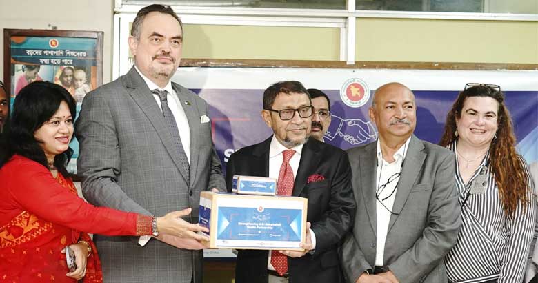 টিবি হাসপাতালে যুক্তরাষ্ট্রের চিকিৎসা সরঞ্জাম হস্তান্তর