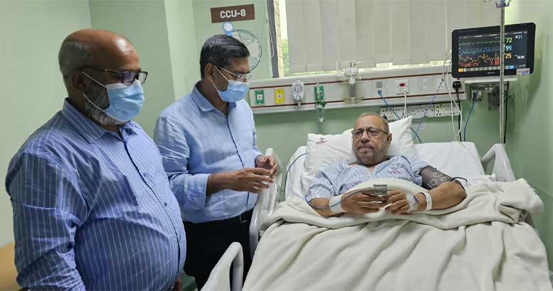 সিসিইউতে অধ্যাপক ডা. পাভেল, হাসপাতালে গিয়ে খোঁজ নিলেন ডা. বিটু