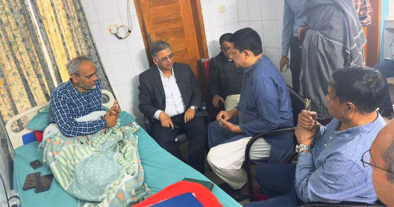 অসুস্থ ডা. রফিকুল ইসলামকে দেখতে বিএমইউতে স্বাস্থ্যের শীর্ষ কর্মকর্তারা