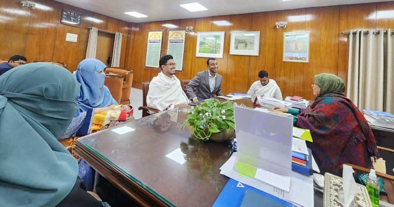 স্বাস্থ্য উপদেষ্টার সঙ্গে ডাকসু নেতৃবৃন্দের সাক্ষাৎ