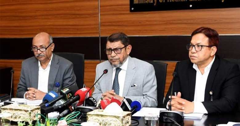 বন্যা মোকাবিলায় পর্যাপ্ত চিকিৎসা সরঞ্জাম রয়েছে: স্বাস্থ্যমন্ত্রী
