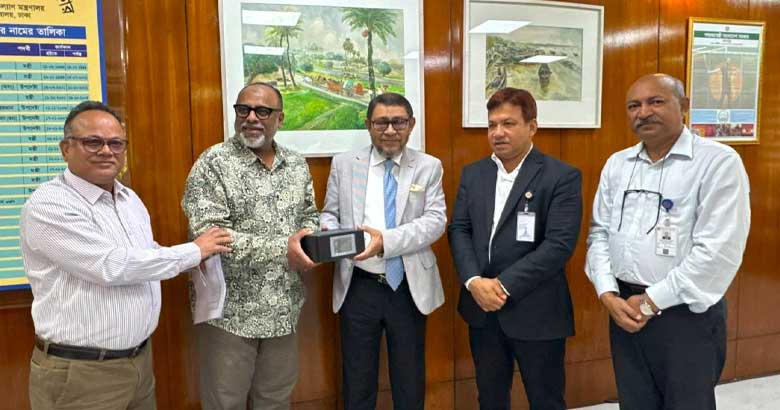 হাম মোকাবিলায় স্বাস্থ্য মন্ত্রণালয়কে চার কোটি টাকার চিকিৎসা সরঞ্জাম উপহার