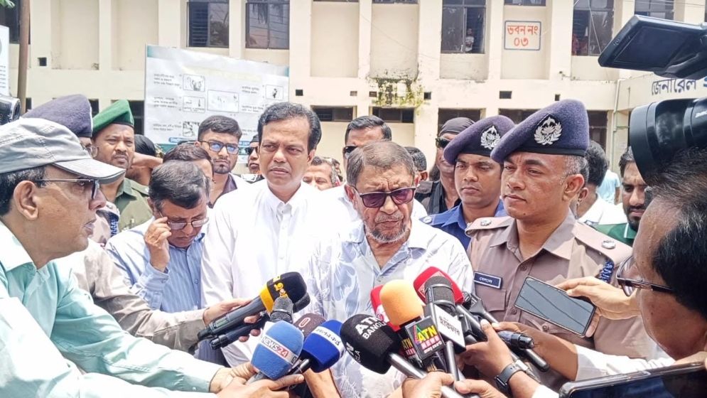 হামের তদন্ত নিয়ে আমি এখন উৎসাহিত নই, আগে শিশুদের বাঁচাতে হবে: স্বাস্থ্যমন্ত্রী