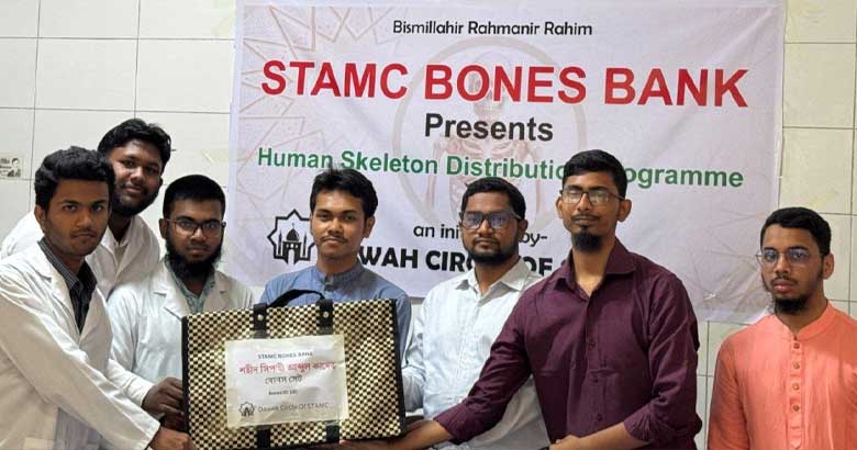 শতামেকে শিক্ষার্থীদের মাঝে বিনামূল্যে বোনস সেট বিতরণ