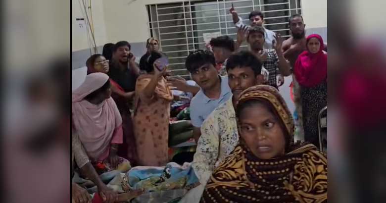ওয়ার্ডে পৌঁছার দুই মিনিটে হার্ট অ্যাটাকের রোগীর মৃত্যু: অবহেলার অভিযোগে চিকিৎসকদের ওপর স্বজনদের হামলা